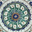 Iznik - Plat en céramique - Décor à la rosace – Vers 1600