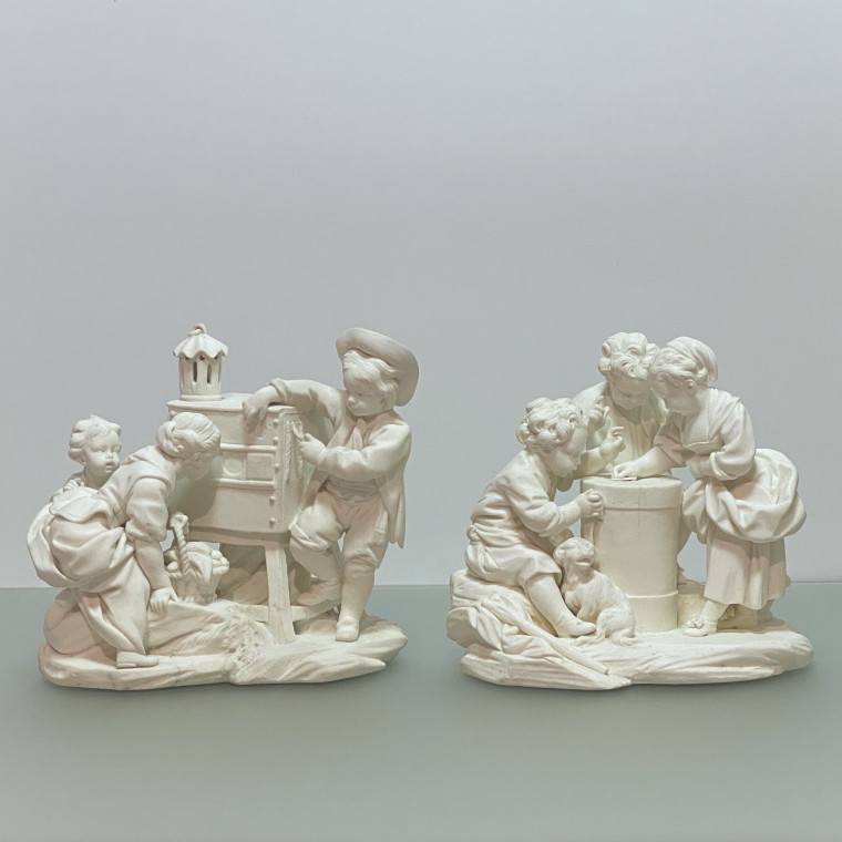 Sèvres - Pair of groups in biscuit "The tourniquet" and "The magic lantern" - Eighteenth century