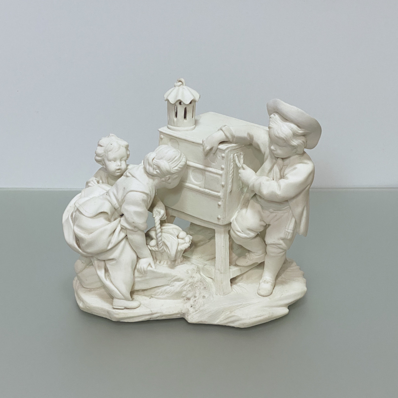 Sèvres - Pair of groups in biscuit "The tourniquet" and "The magic lantern" - Eighteenth century