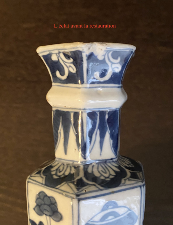 CHINE – Vase en porcelaine de forme hexagonale - Époque KANGXI (1662 – 1722)