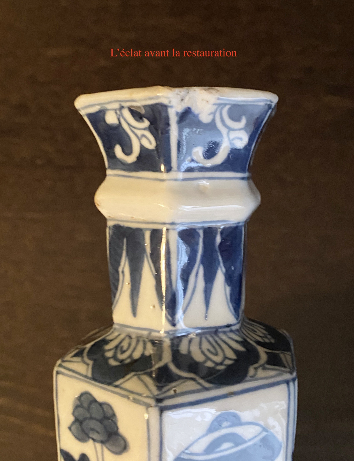 CHINA - Porcelain vase in hexagonal shape - KANGXI Period (1662 - 1722)