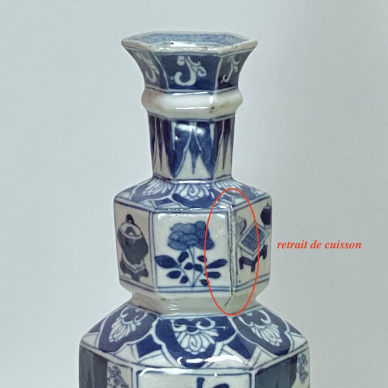 CHINA - Porcelain vase in hexagonal shape - KANGXI Period (1662 - 1722)
