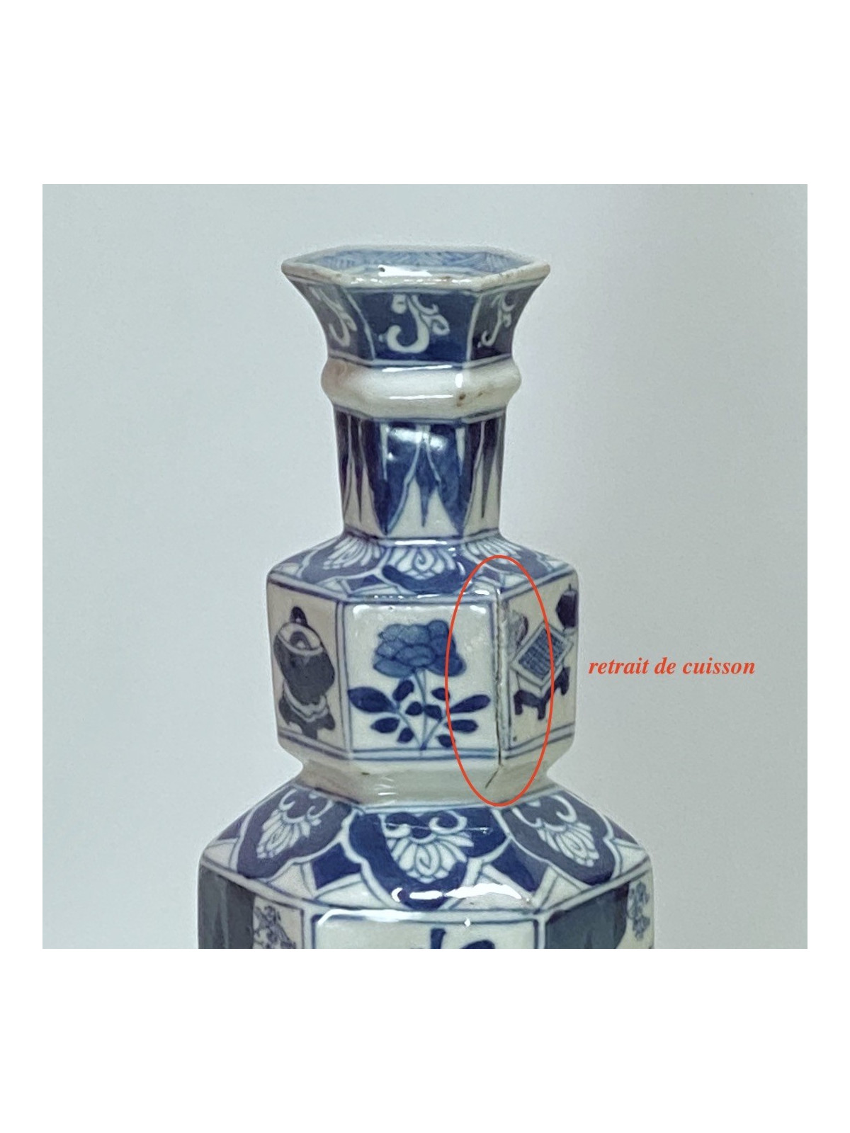 CHINA - Porcelain vase in hexagonal shape - KANGXI Period (1662 - 1722)