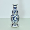 CHINA - Porcelain vase in hexagonal shape - KANGXI Period (1662 - 1722)
