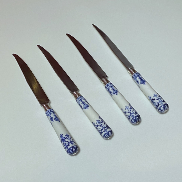 Saint-Cloud - Set of four small knives - Eighteenth century