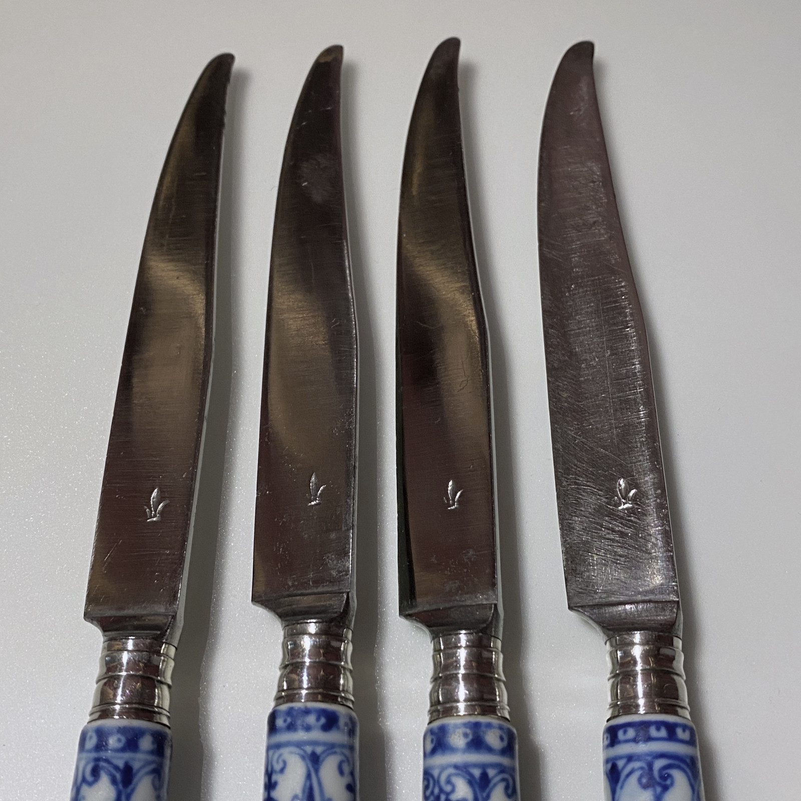 Saint-Cloud - Set of four small knives - Eighteenth century