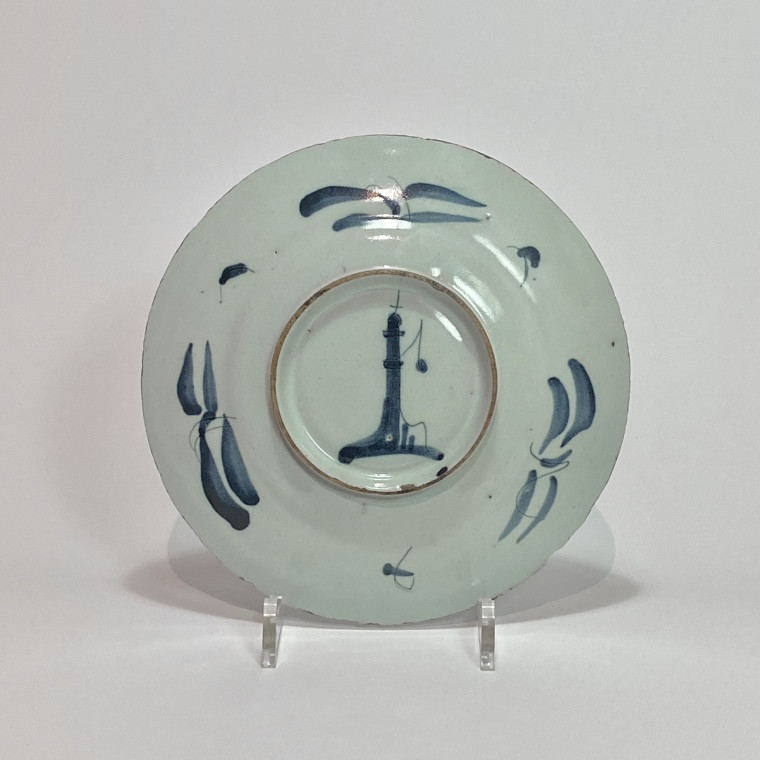 Savona - Plate decorated with a doe - Late seventeenth century - Early eighteenth century