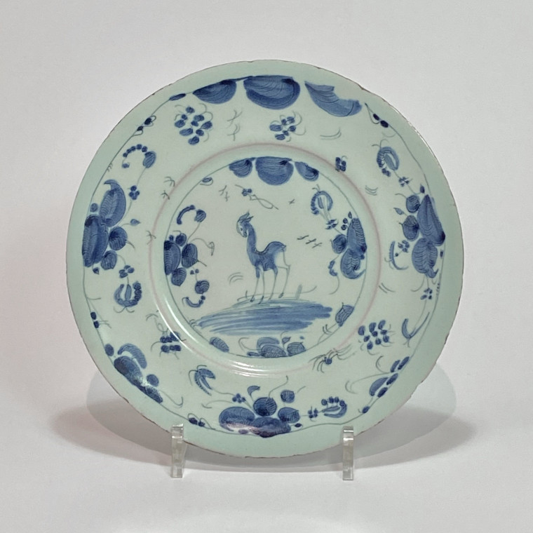 Savona - Plate decorated with a doe - Late seventeenth century - Early eighteenth century