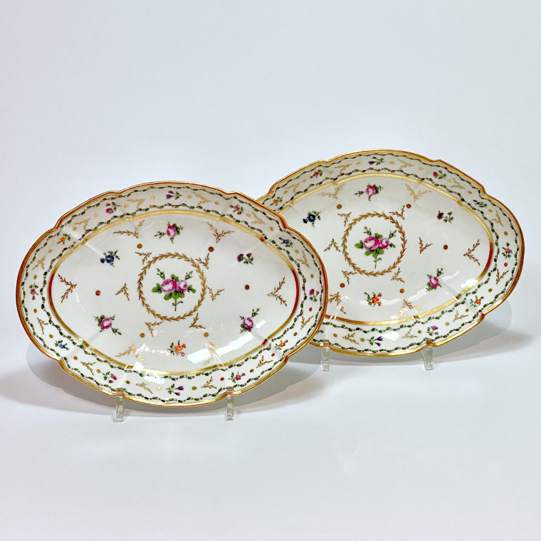 Manufacture du Duc d'Angoulême - Pair of porcelain dishes - Eighteenth century