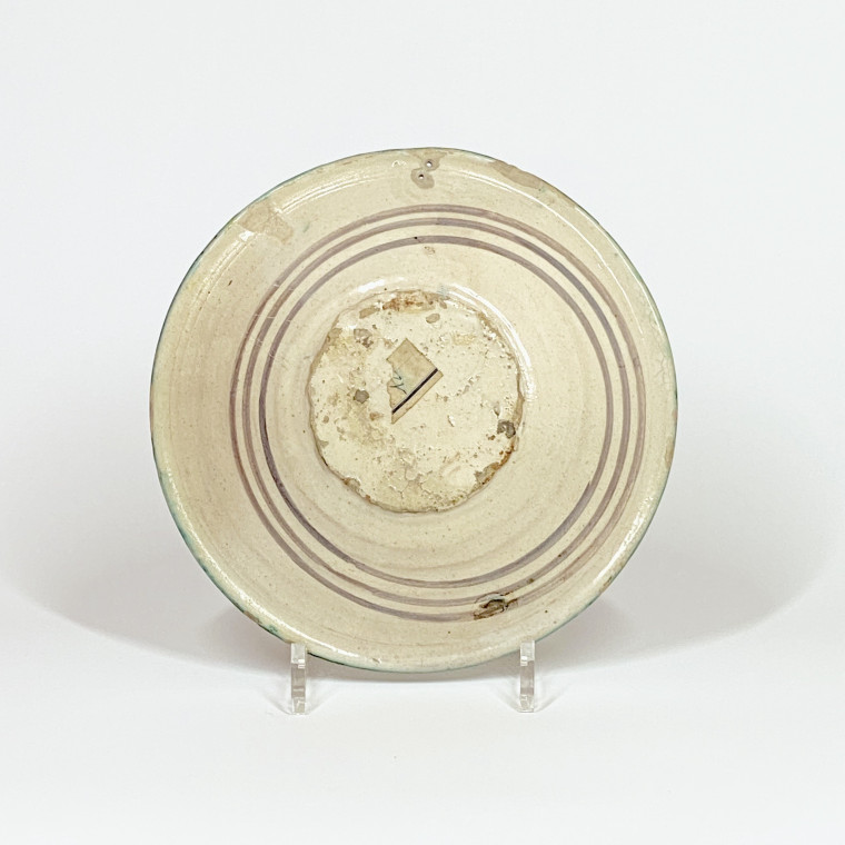 Montelupo - Small dish decorated with a man brandishing his sword - Seventeenth century