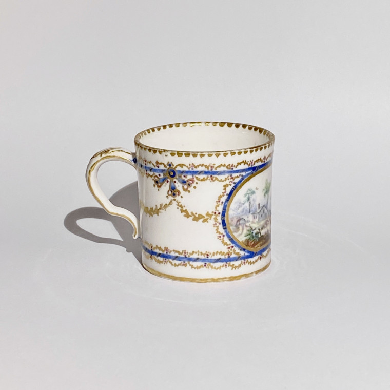 Cup and saucer "Mignonnette" in soft Sèvres porcelain - Eighteenth century