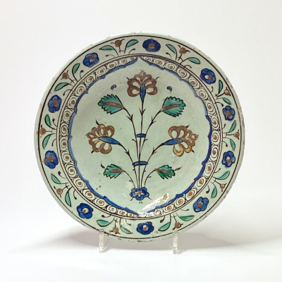 Iznik - Plat à décor dit «tabak» - XVIIe siècle