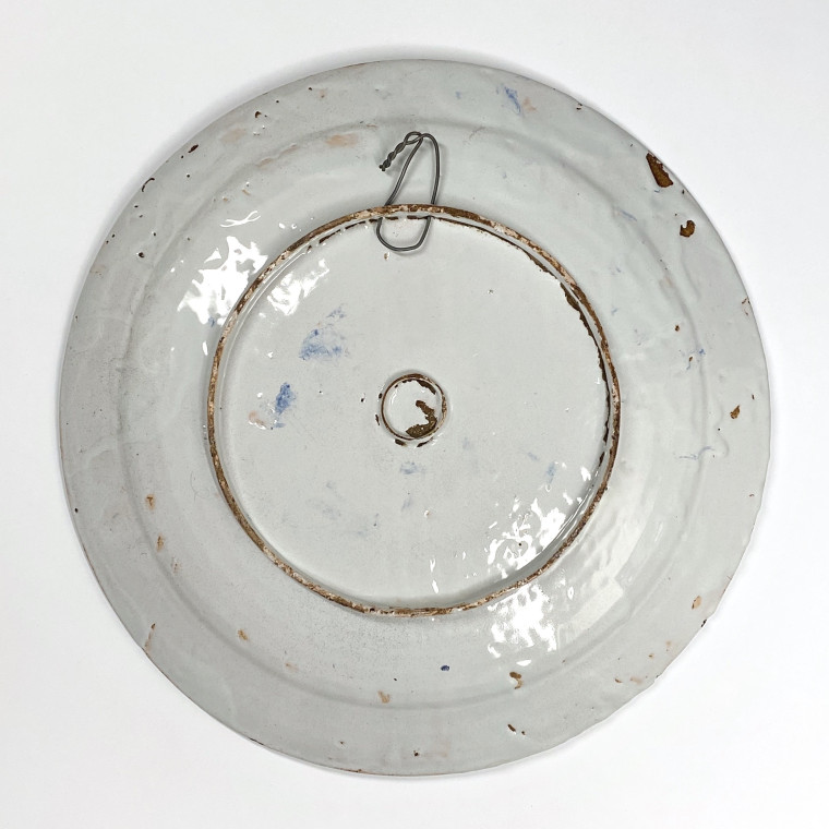 Rouen - Grand plat à décor d’armoiries - Premier tiers du XVIIIe siècle