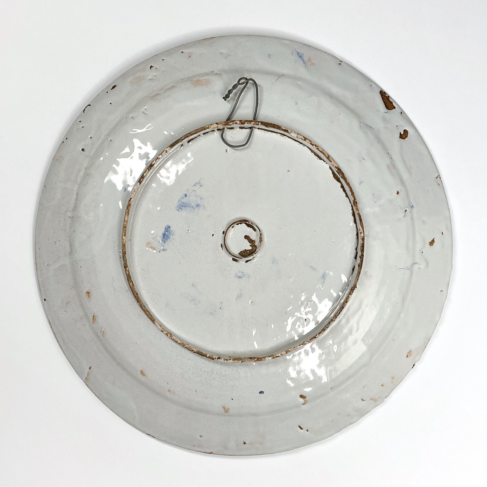 Rouen - Grand plat à décor d’armoiries - Premier tiers du XVIIIe siècle