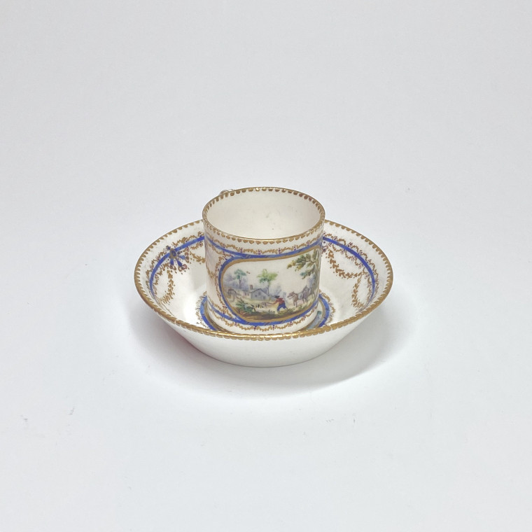 Cup and saucer "Mignonnette" in soft Sèvres porcelain - Eighteenth century