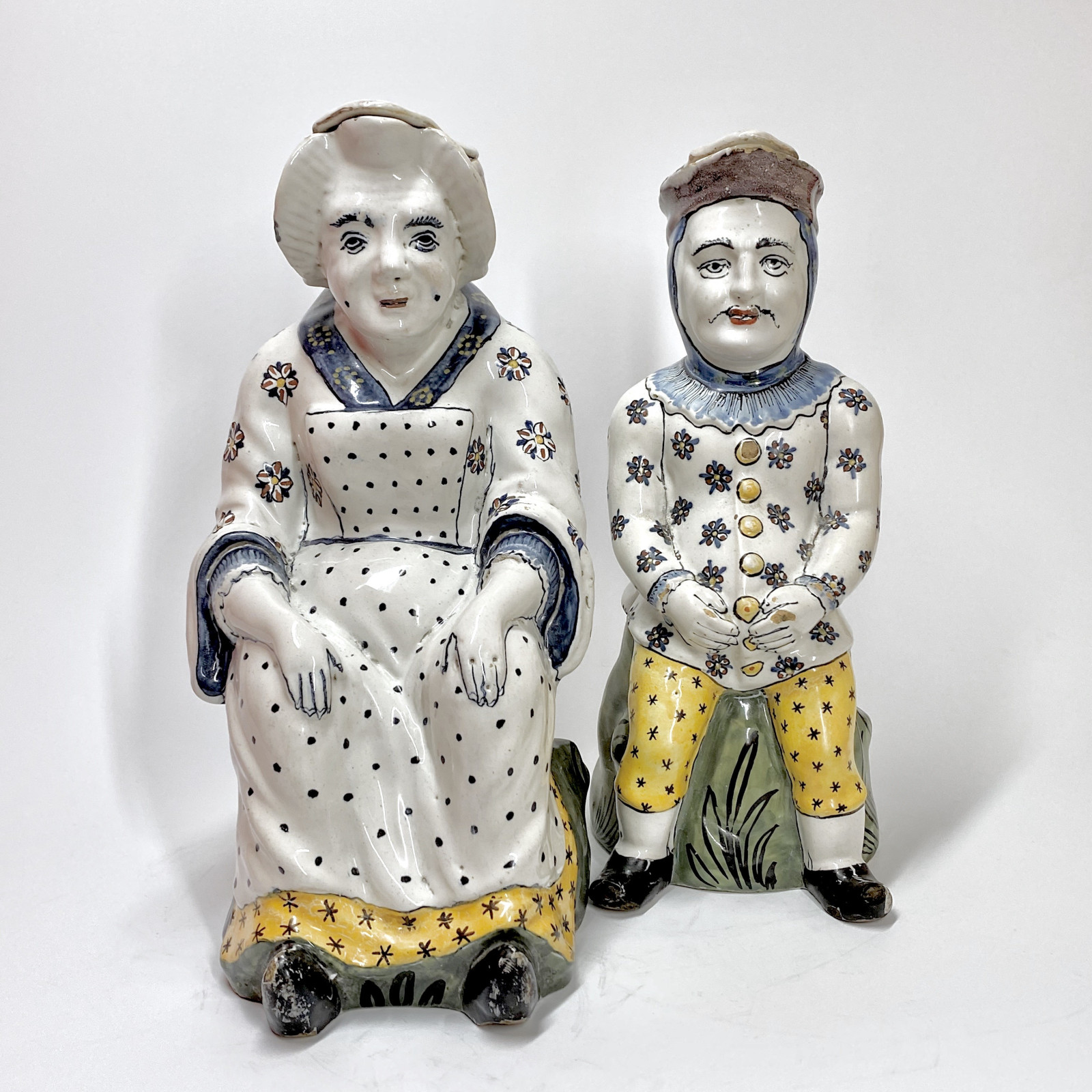 Lille - Pair of "Jacquot et Jacqueline" pitchers - Eighteenth century