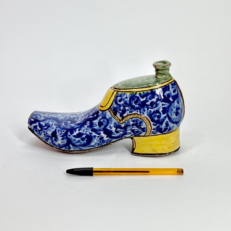 Caltagirone (Sicily) - Gourd in the shape of a shoe - End of the seventeenth century Beginning of the eighteenth century