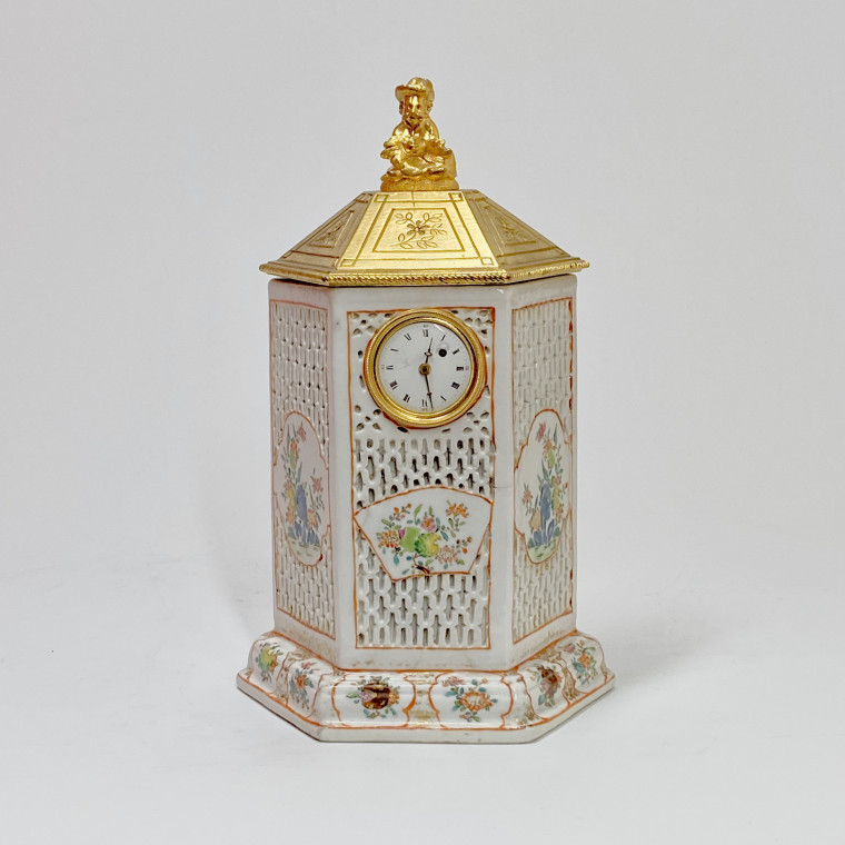 Chine - Petite pendule en porcelaine - Époque Qianlong (1736 - 1795)