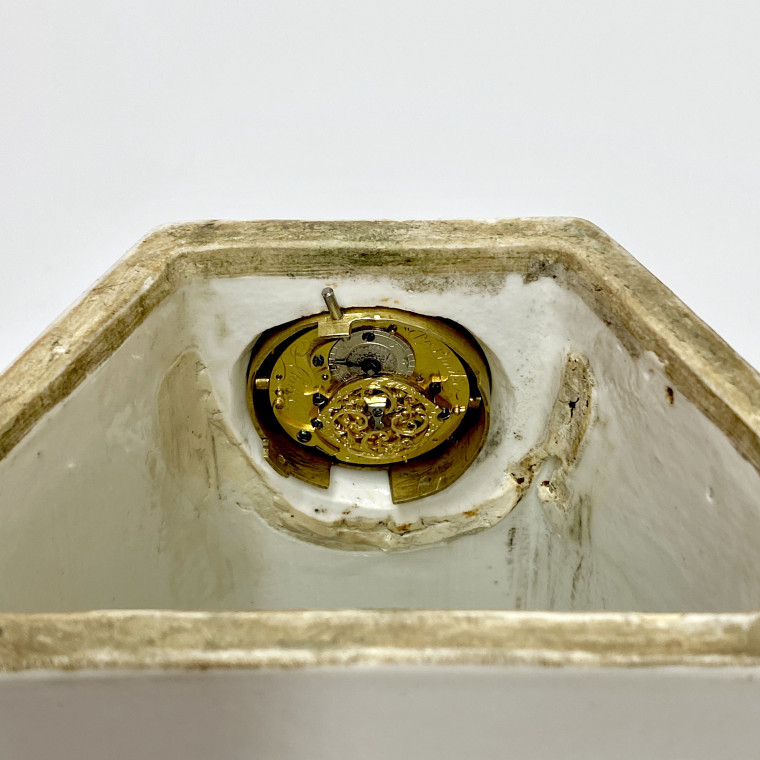 Chine - Petite pendule en porcelaine - Époque Qianlong (1736 - 1795)