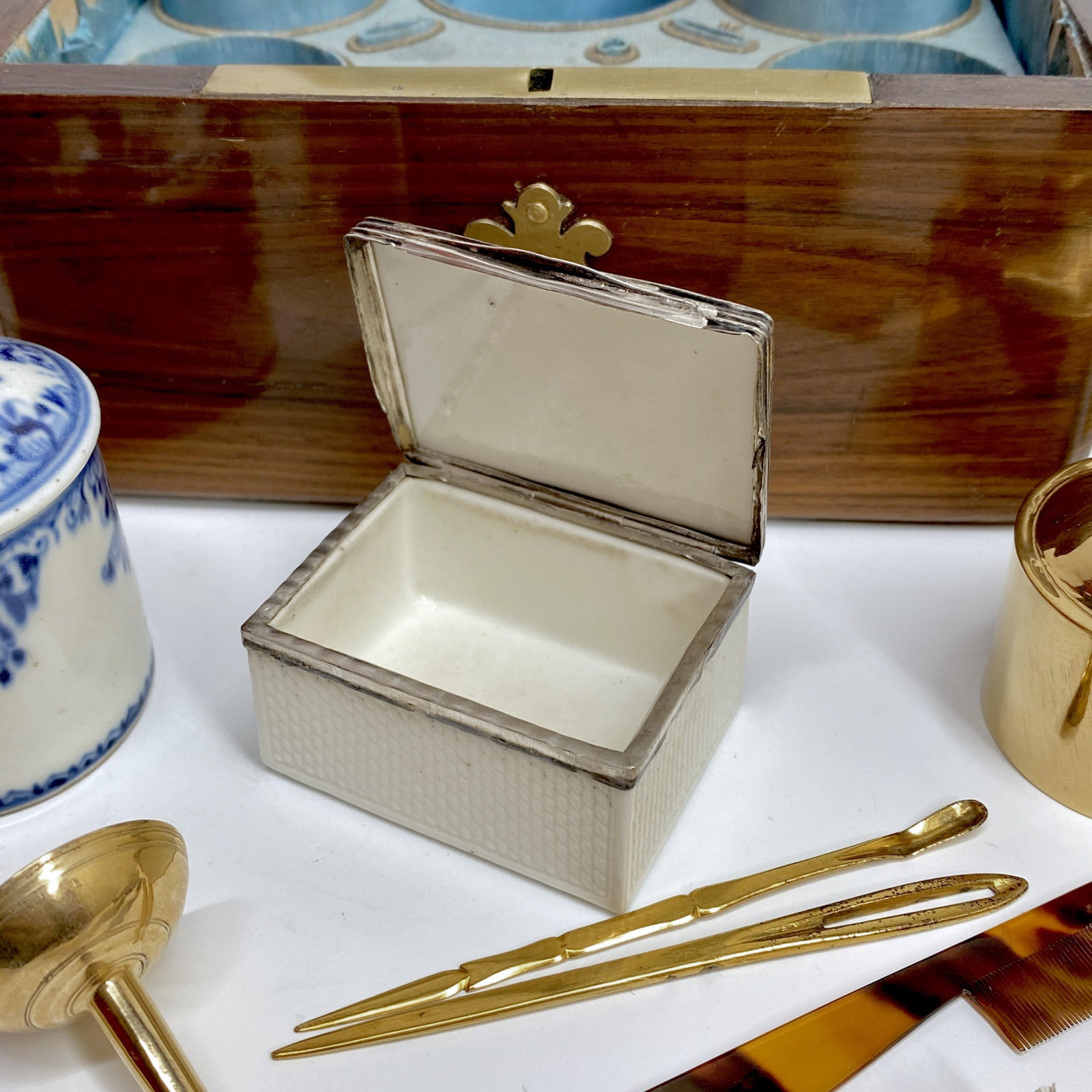 Coffret - nécessaire de voyage d'époque Louis XV
