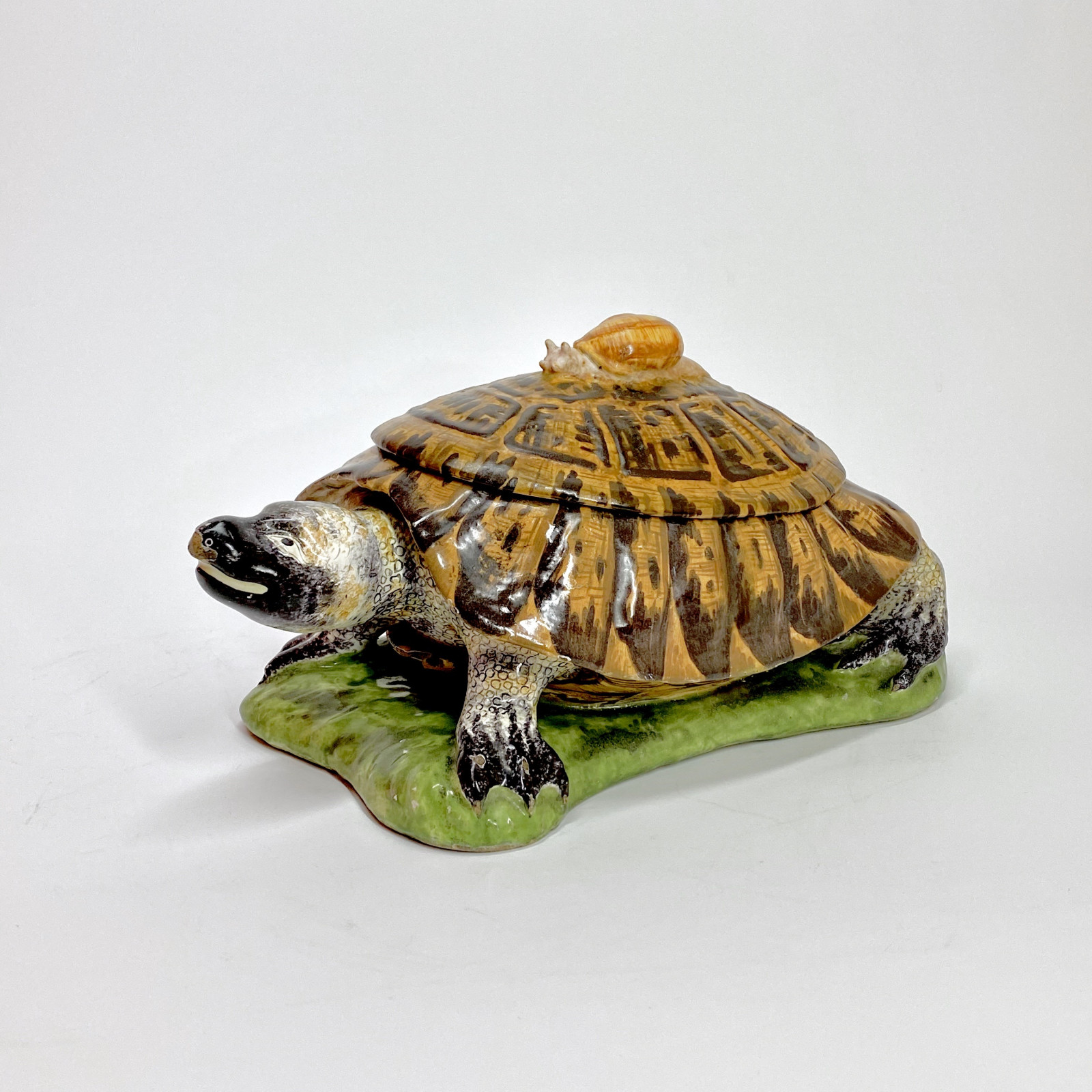 Strasbourg - Tortoise with trompe l'oeil - Manufacture Paul Hannong, about 1750-1754