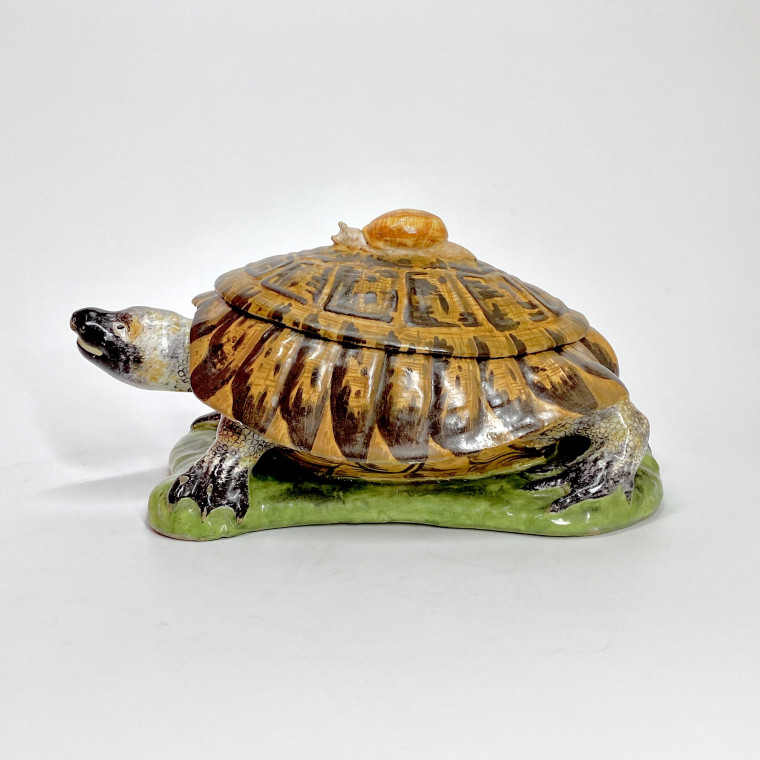 Strasbourg - Tortoise with trompe l'oeil - Manufacture Paul Hannong, about 1750-1754