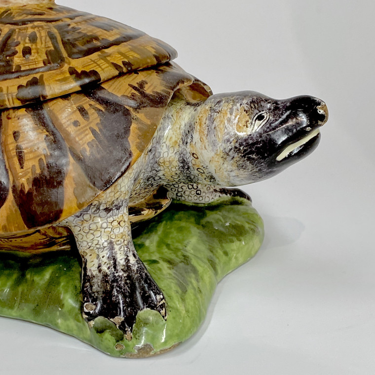 Strasbourg - Tortoise with trompe l'oeil - Manufacture Paul Hannong, about 1750-1754