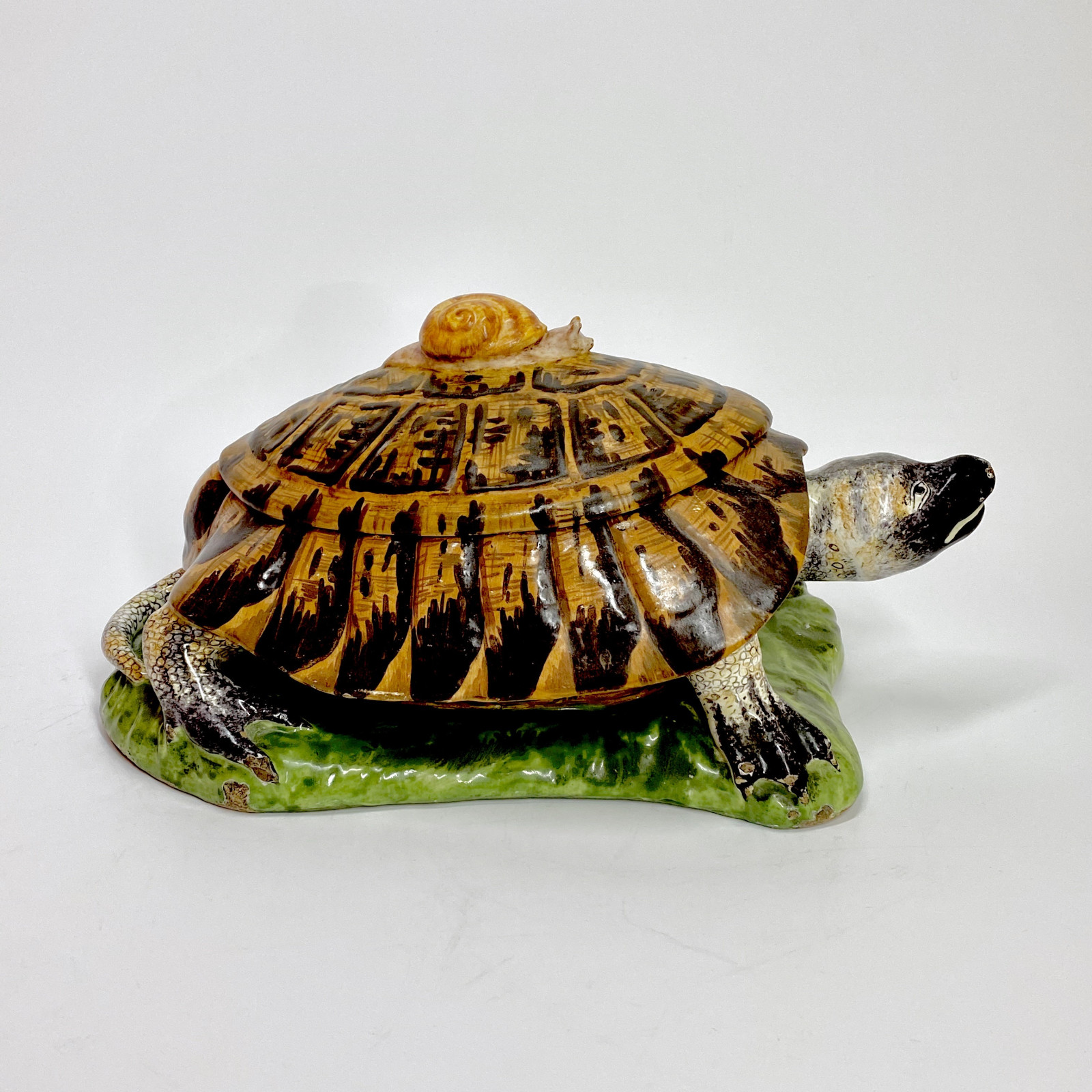 Strasbourg - Tortue en trompe l’oeil - Manufacture Paul Hannong, vers 1750-1754