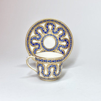 SÈVRES – Tasse et sa soucoupe dit "Gobelet Bouillard" - XVIIIe siècle