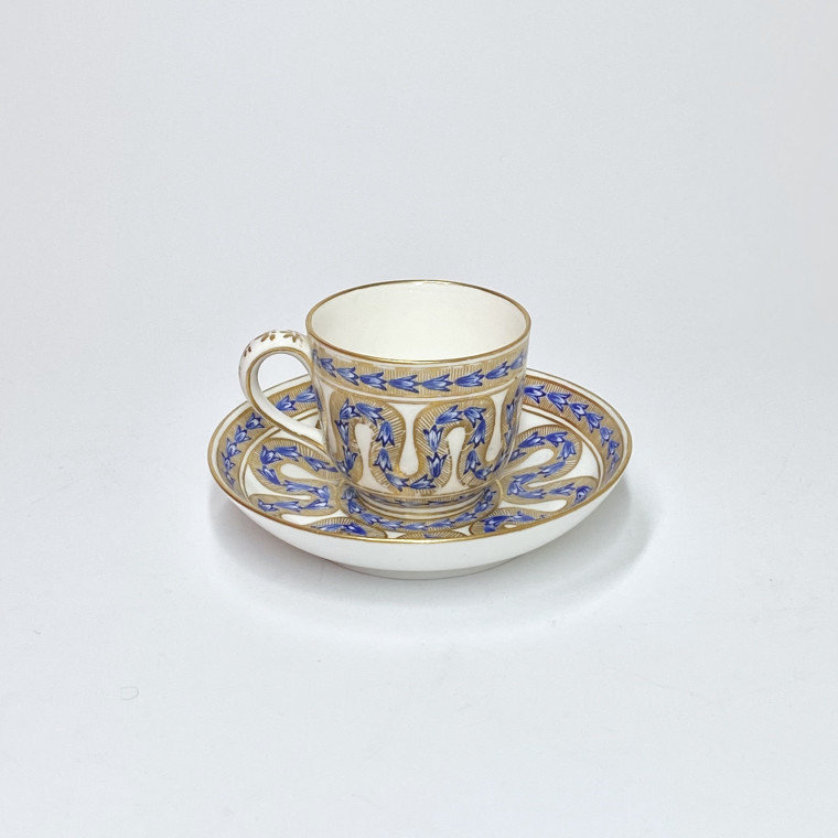 SÈVRES – Tasse et sa soucoupe dit "Gobelet Bouillard" - XVIIIe siècle
