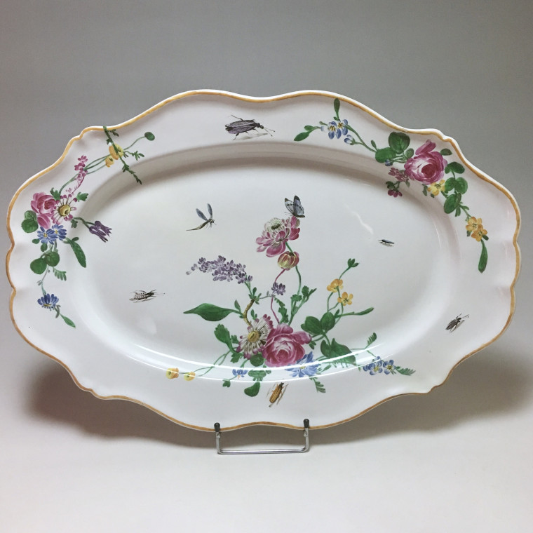 Marseille - Large dish with floral decoration and insects - Fabrique de Robert - Eighteenth century