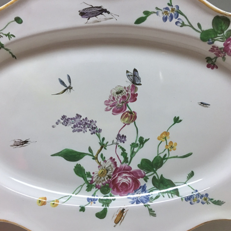 Marseille - Large dish with floral decoration and insects - Fabrique de Robert - Eighteenth century