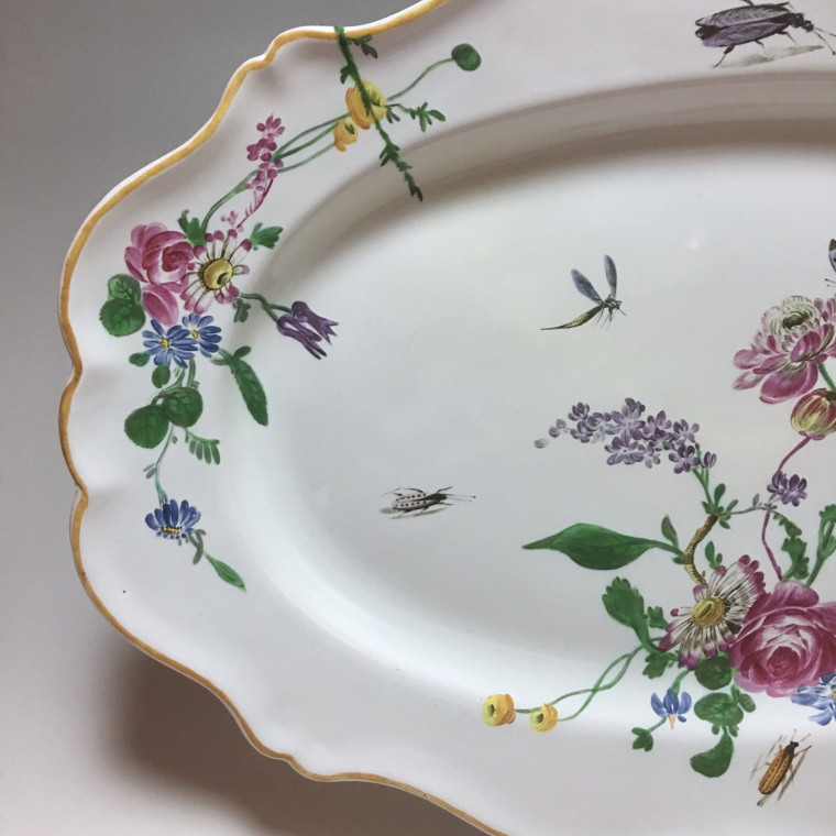 Marseille - Large dish with floral decoration and insects - Fabrique de Robert - Eighteenth century