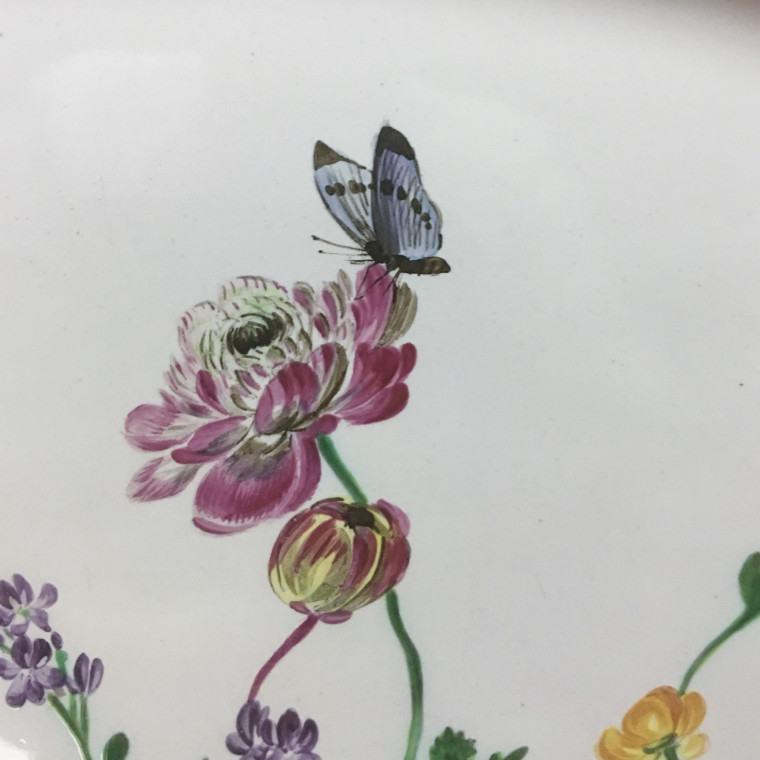 Marseille - Large dish with floral decoration and insects - Fabrique de Robert - Eighteenth century