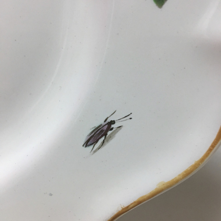Marseille - Large dish with floral decoration and insects - Fabrique de Robert - Eighteenth century