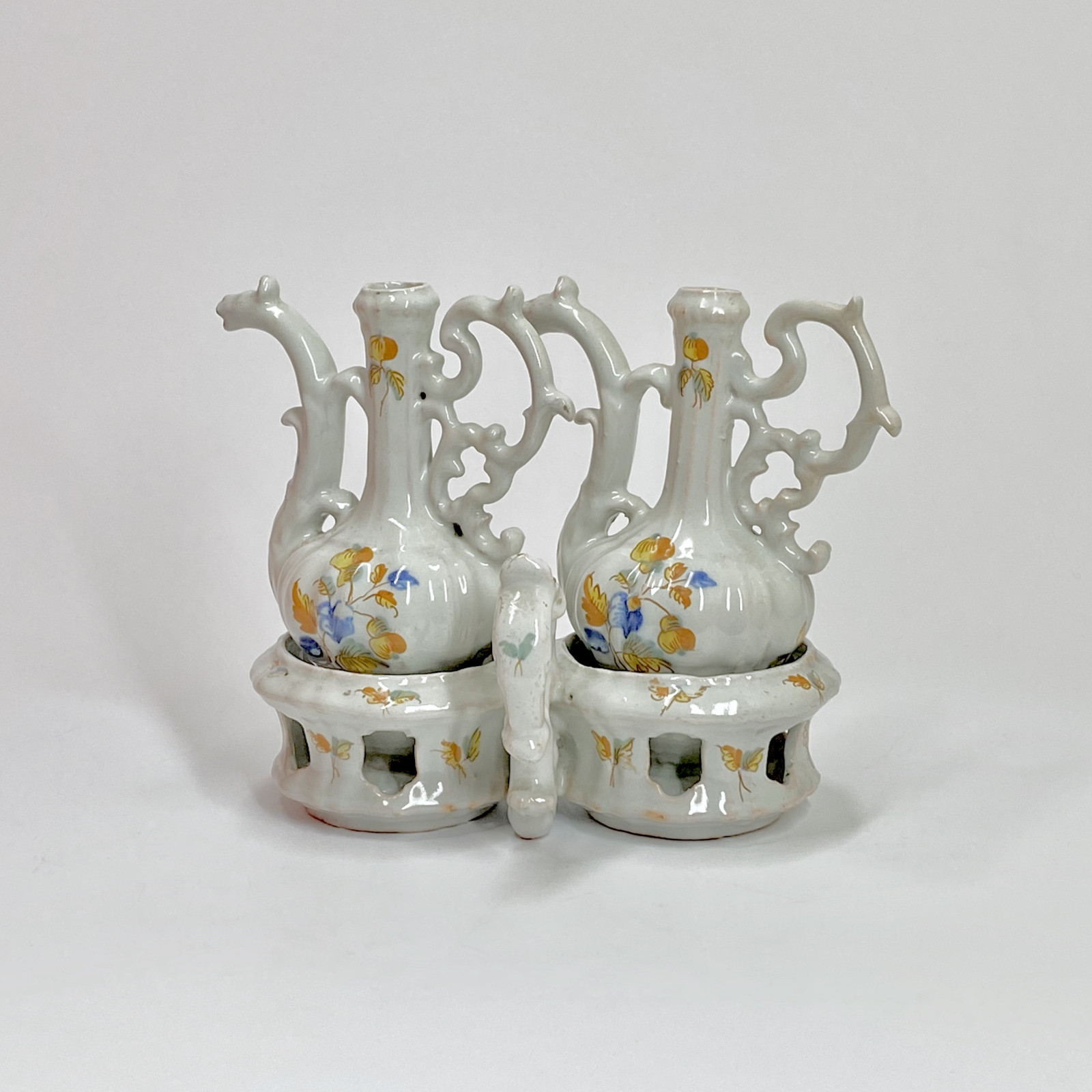 Alcora - Oil cruet holder and cruets with polychrome decoration - Eighteenth century