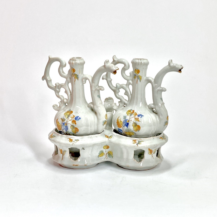 Alcora - Oil cruet holder and cruets with polychrome decoration - Eighteenth century