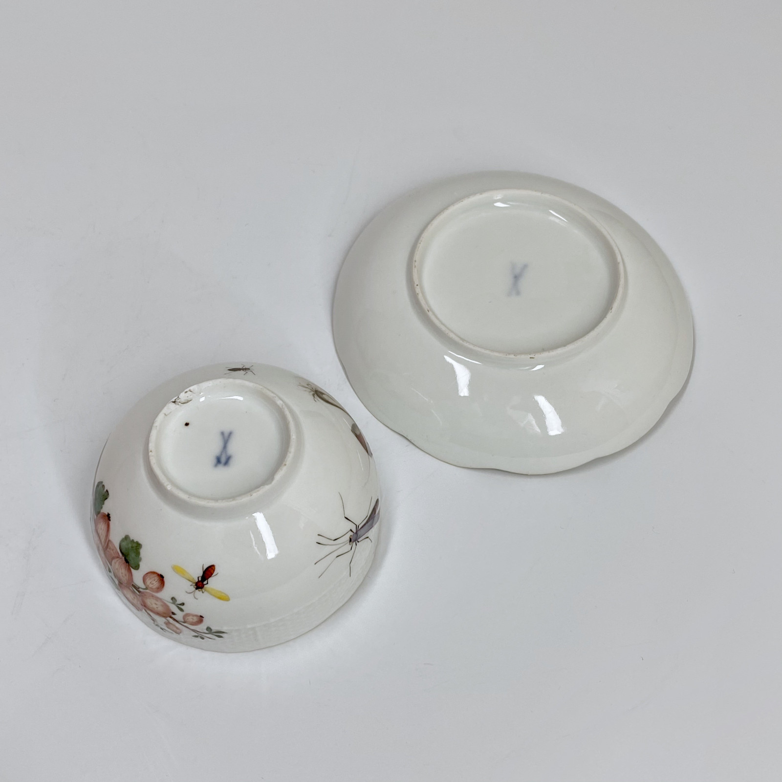 Meissen - Tasse et sa soucoupe à décor de légumes et insectes - XVIIIe siècle - vers 1745-1750