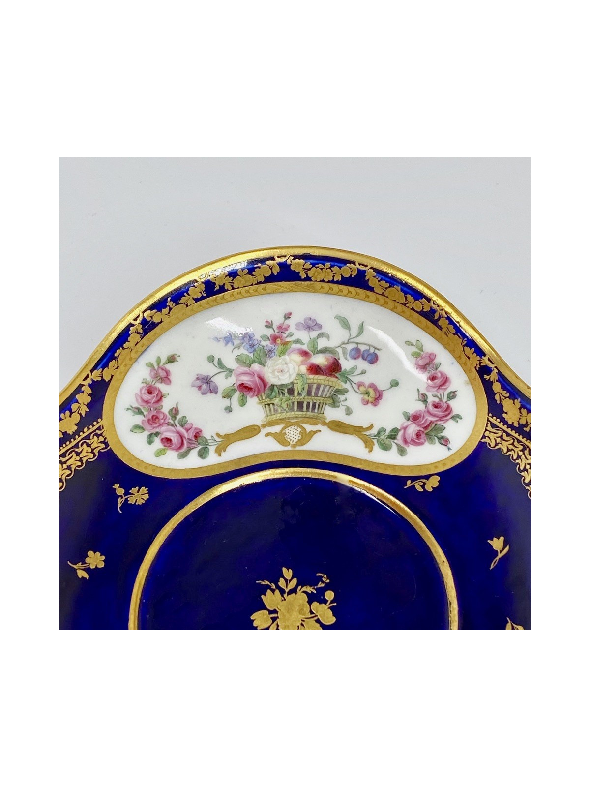 Sèvres - Ecuelle à bouillon à fond bleu nouveau - XVIIIe siècle