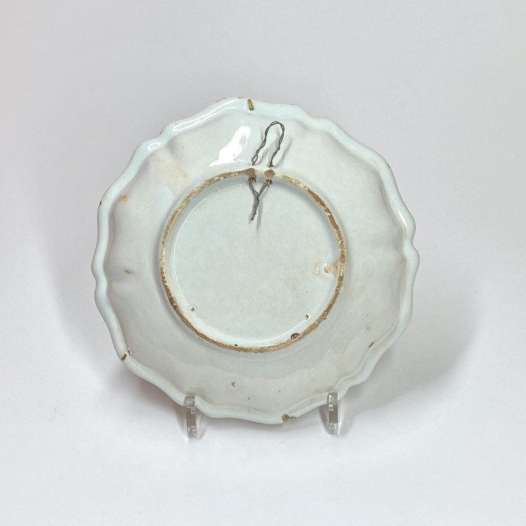 Rouen or Sinceny - Deep plate decorated with trompe l'oeil nuts - Eighteenth century