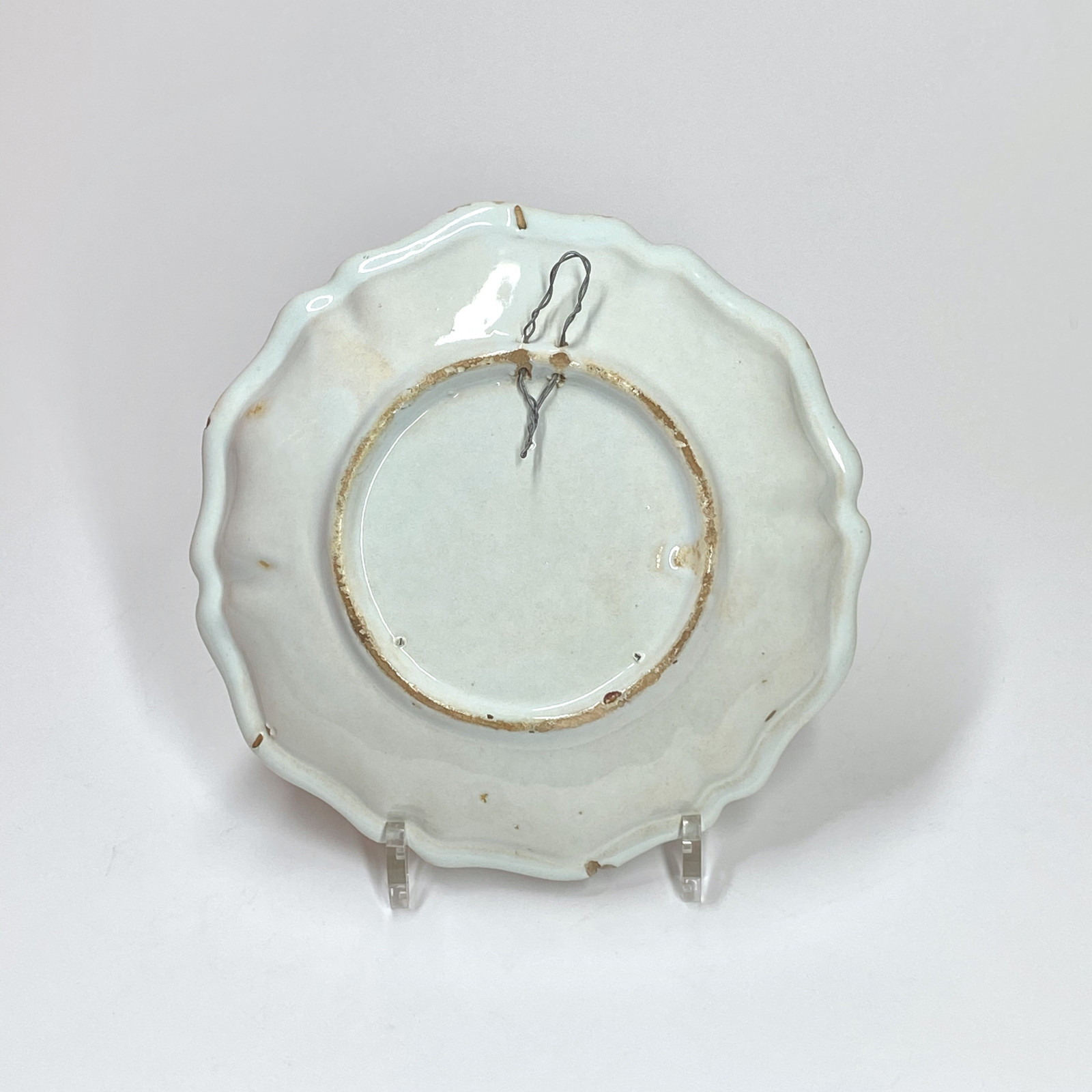 Rouen or Sinceny - Deep plate decorated with trompe l'oeil nuts - Eighteenth century