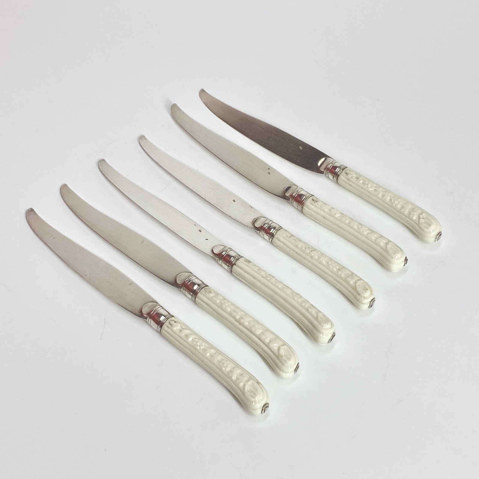 Saint-Cloud - Set of six white enamelled knives - Eighteenth century - circa 1740