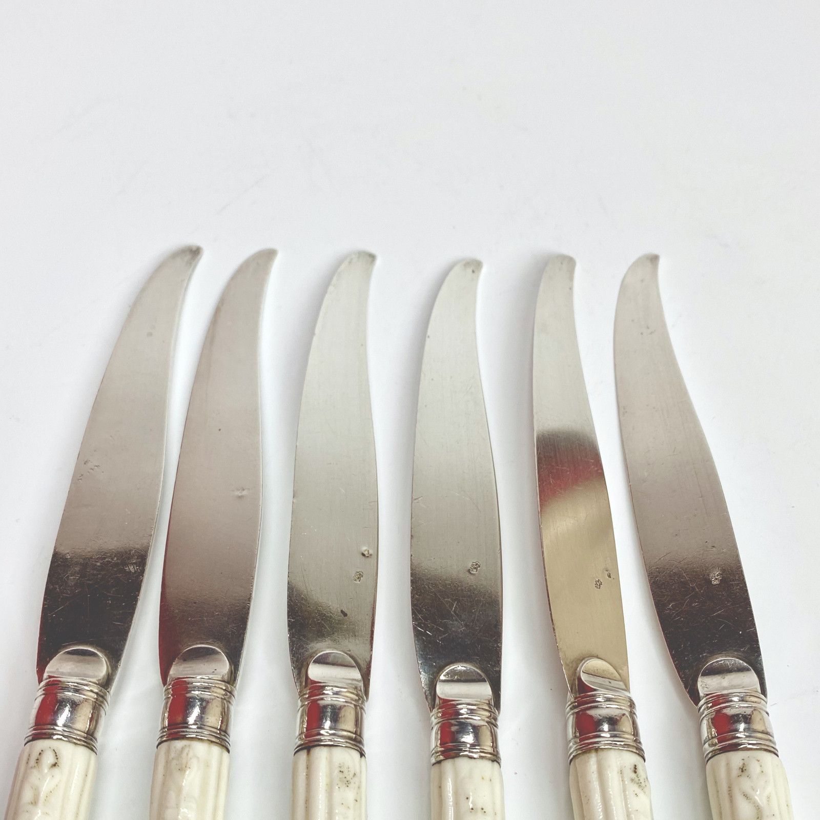 Saint-Cloud - Set of six white enamelled knives - Eighteenth century - circa 1740