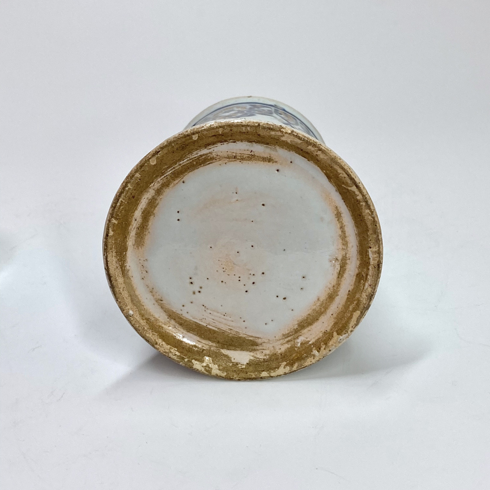 Sugar caster in Rouen earthenware with blue and red decoration - Early eighteenth century