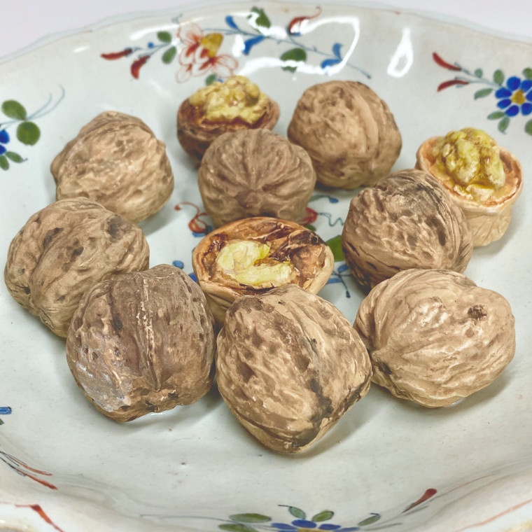 Rouen or Sinceny - Deep plate decorated with trompe l'oeil nuts - Eighteenth century