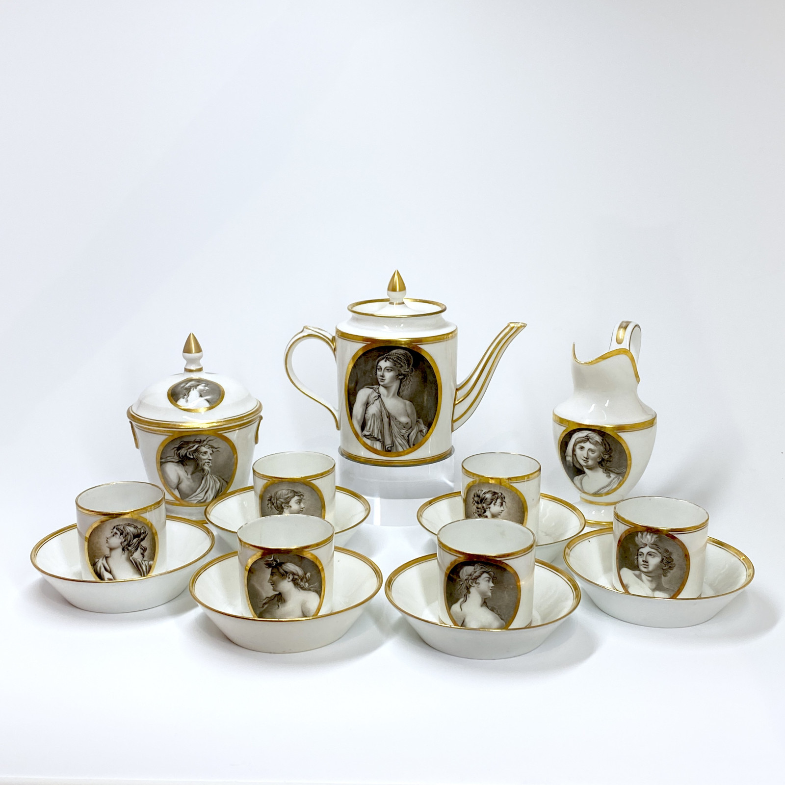 Porcelain coffee service with grisaille decoration - Paris - Manufacture de Locré - Directoire period.
