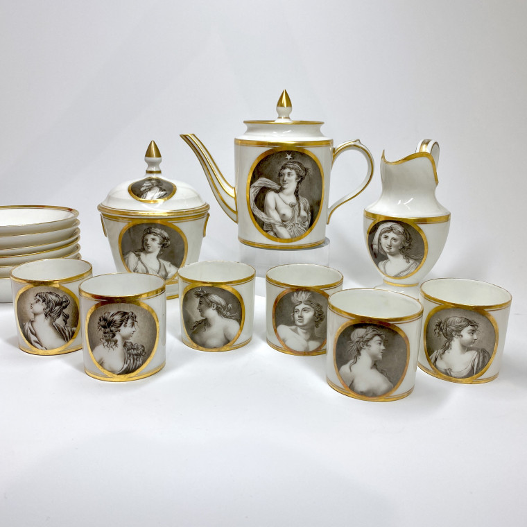 Service à café en porcelaine à décor en grisaille - Paris - Manufacture de Locré - Époque directoire.