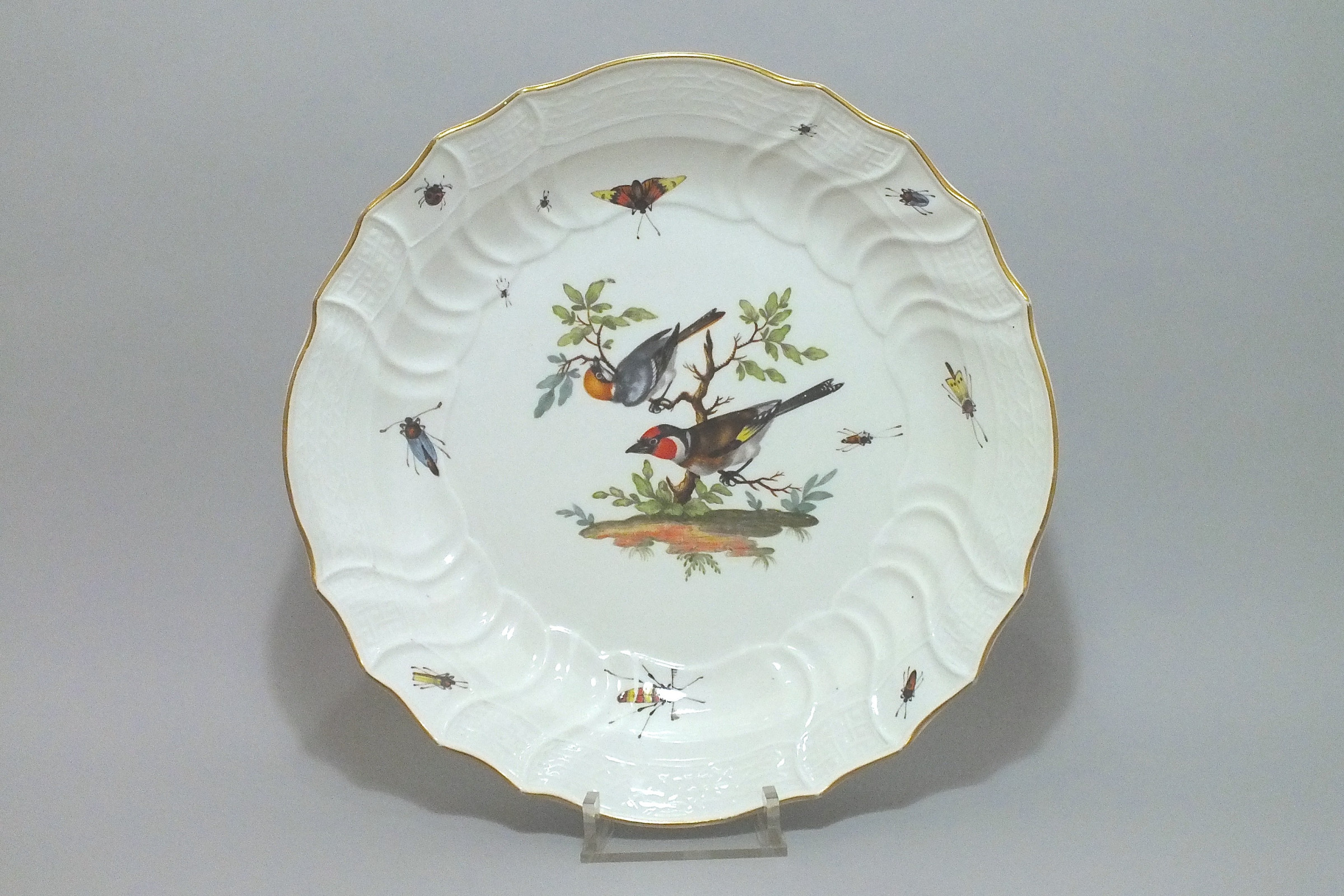 Meissen - Plat en porcelaine à décor d'oiseaux et d'insectes - XVIIIe Siècle