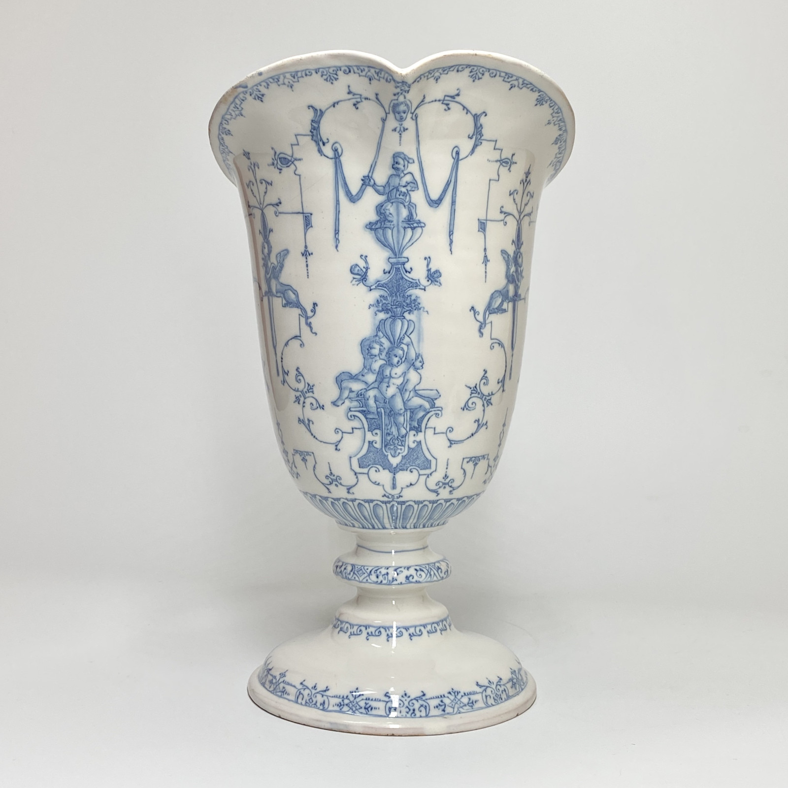 Montpellier - Ewer with Bérain decoration - Fabrique Ollivier - Beginning of the eighteenth century