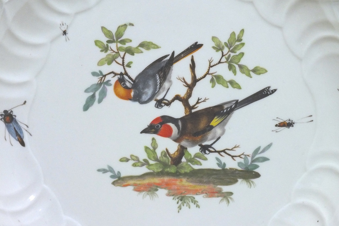 Meissen - Plat en porcelaine à décor d'oiseaux et d'insectes - XVIIIe Siècle